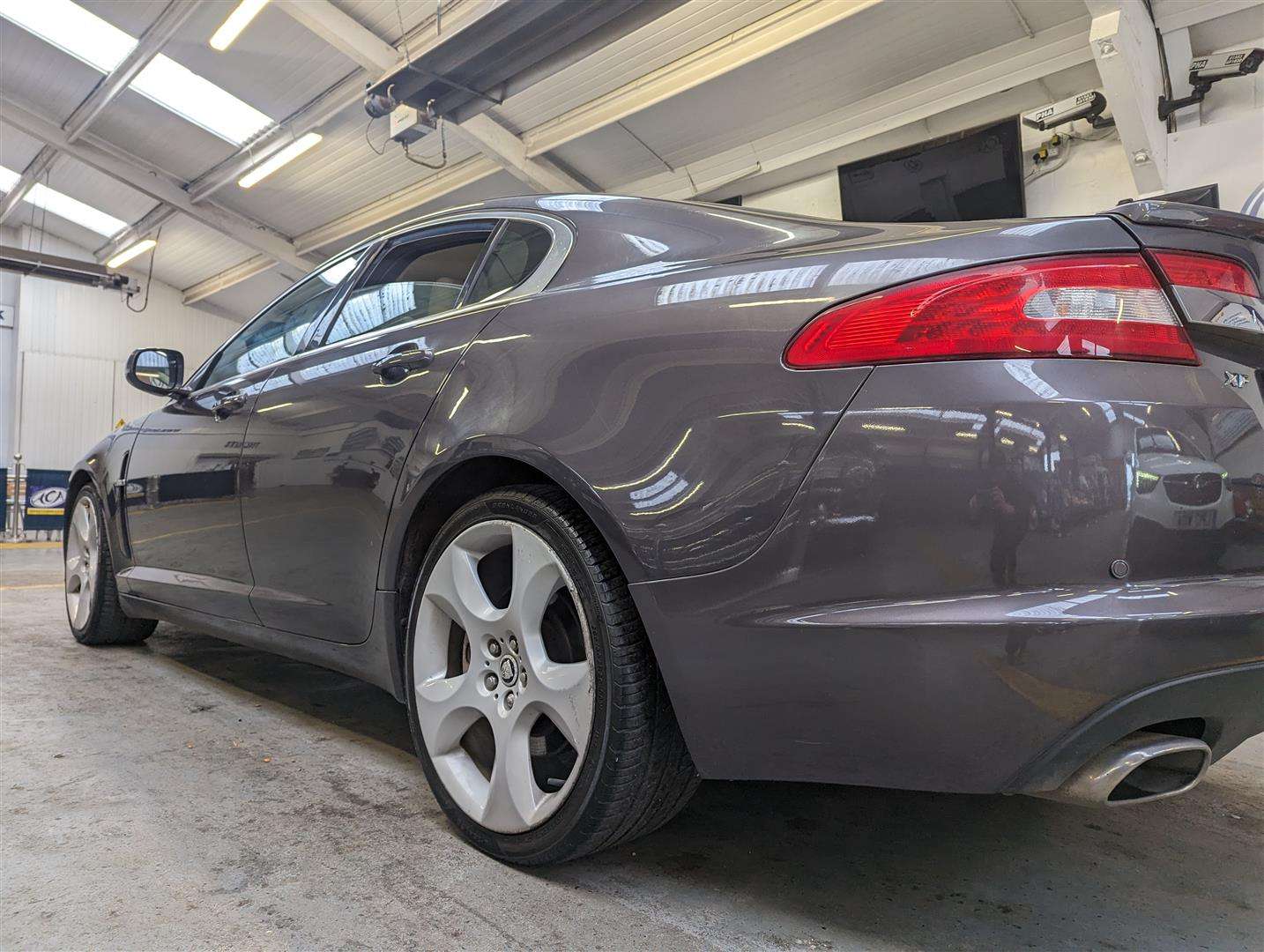 <p>2010 JAGUAR XF S LUXURY V6 AUTO</p>