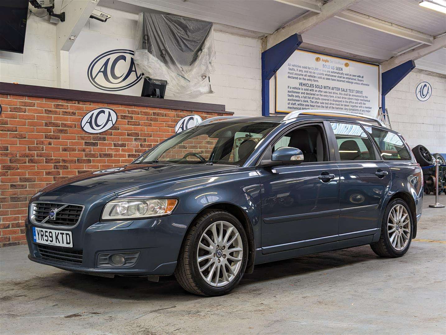 <p>2009 VOLVO V50 SE LUX D DRIVE</p>