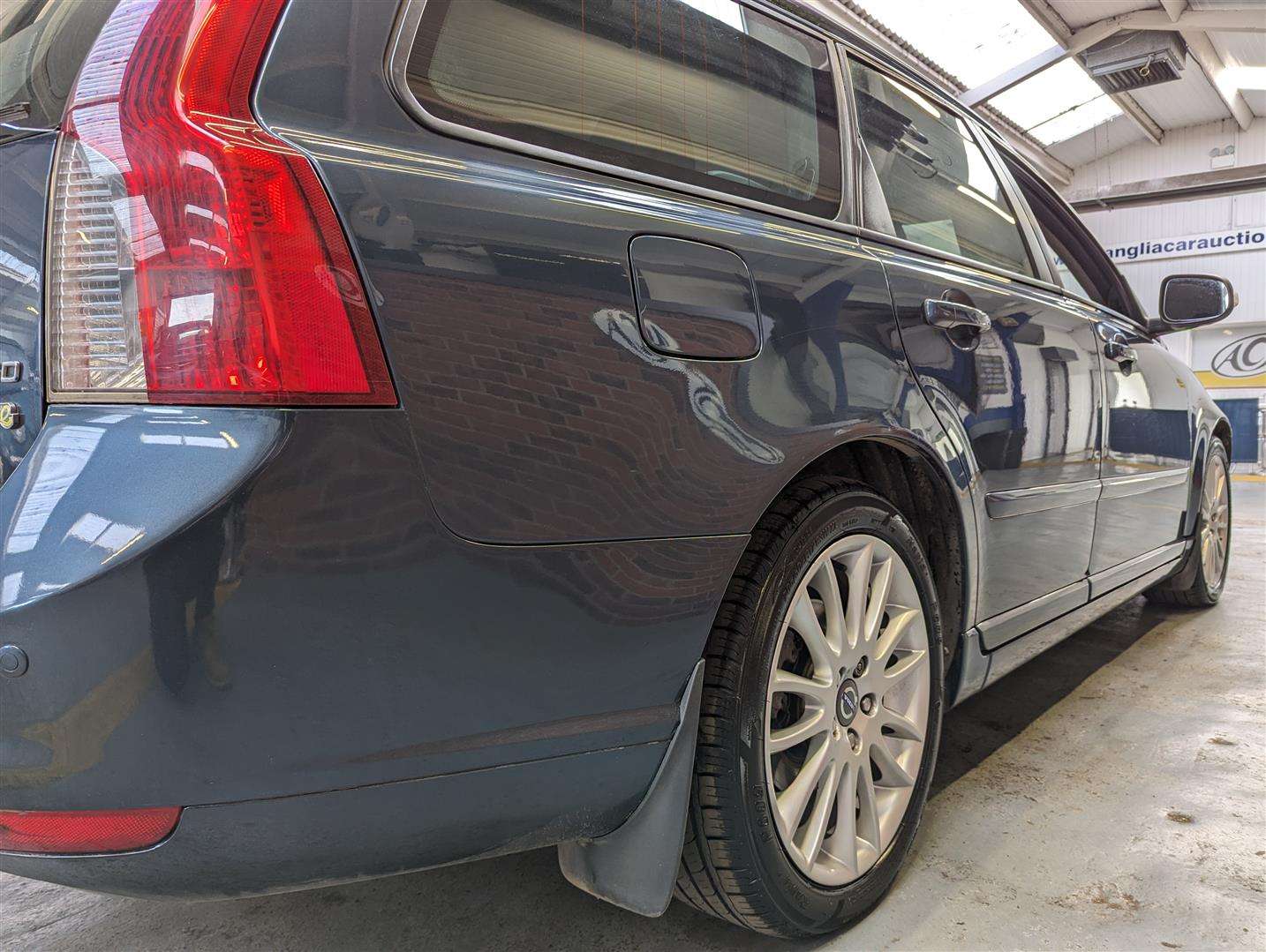 <p>2009 VOLVO V50 SE LUX D DRIVE</p>