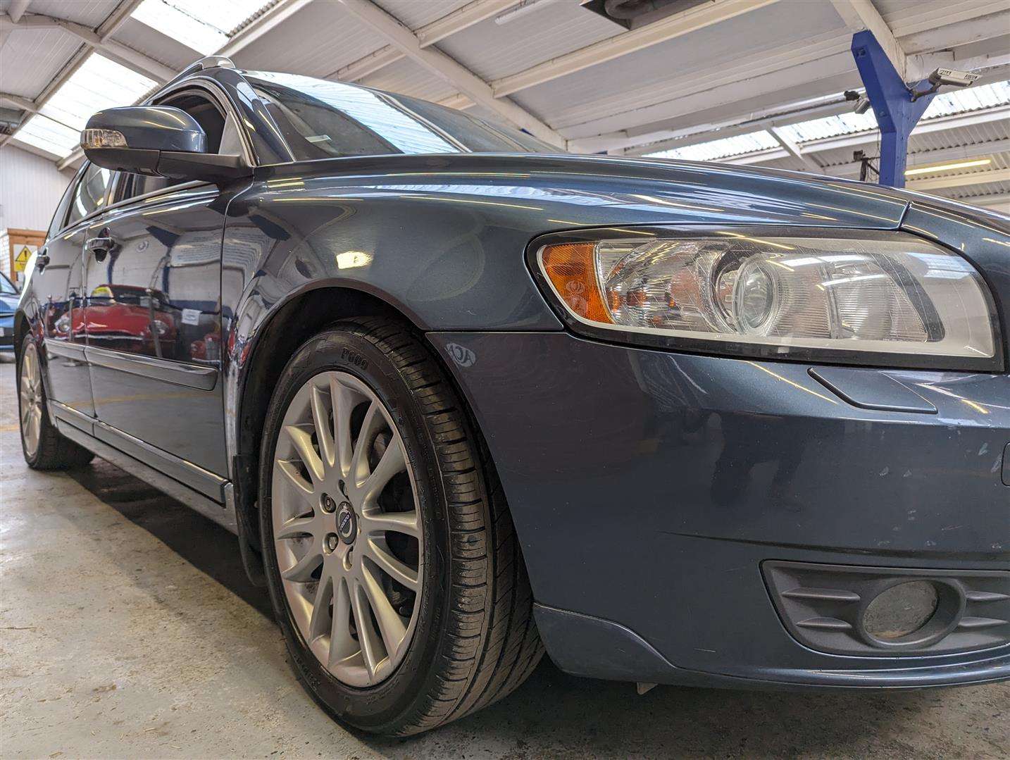 <p>2009 VOLVO V50 SE LUX D DRIVE</p>