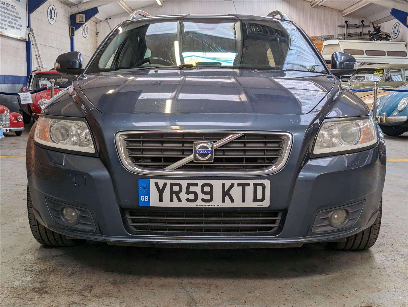 <p>2009 VOLVO V50 SE LUX D DRIVE</p>