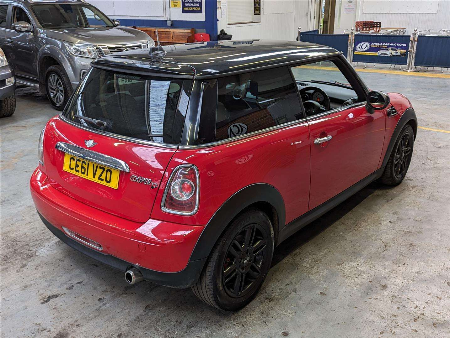 <p>2011 MINI COOPER D</p>