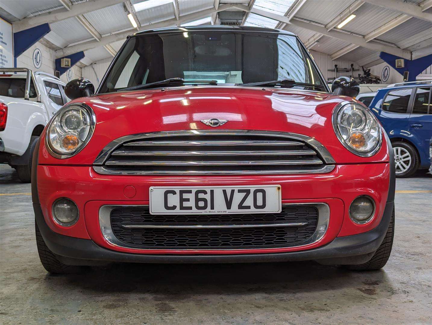 <p>2011 MINI COOPER D</p>