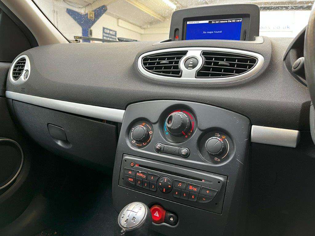 <p>2010 RENAULT CLIO DYNAMIQUE TOMTOM 16V</p>