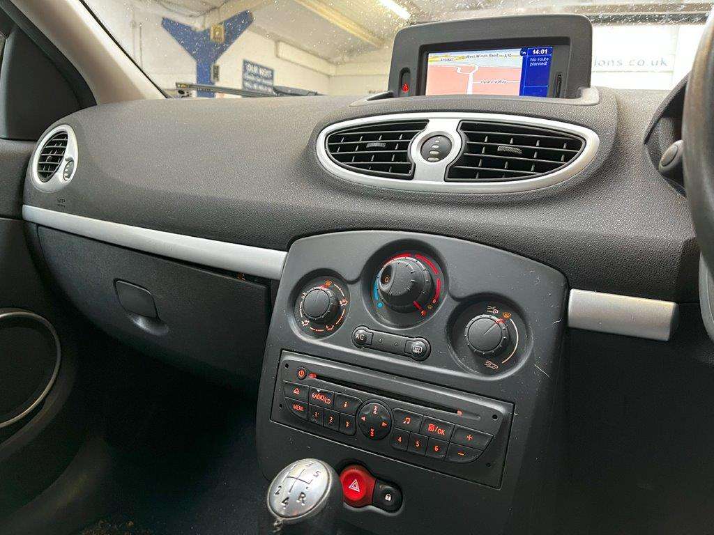 <p>2010 RENAULT CLIO DYNAMIQUE TOMTOM 16V</p>