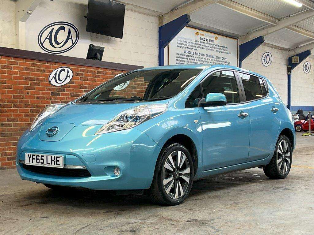 <p>2015 NISSAN LEAF TEKNA</p>