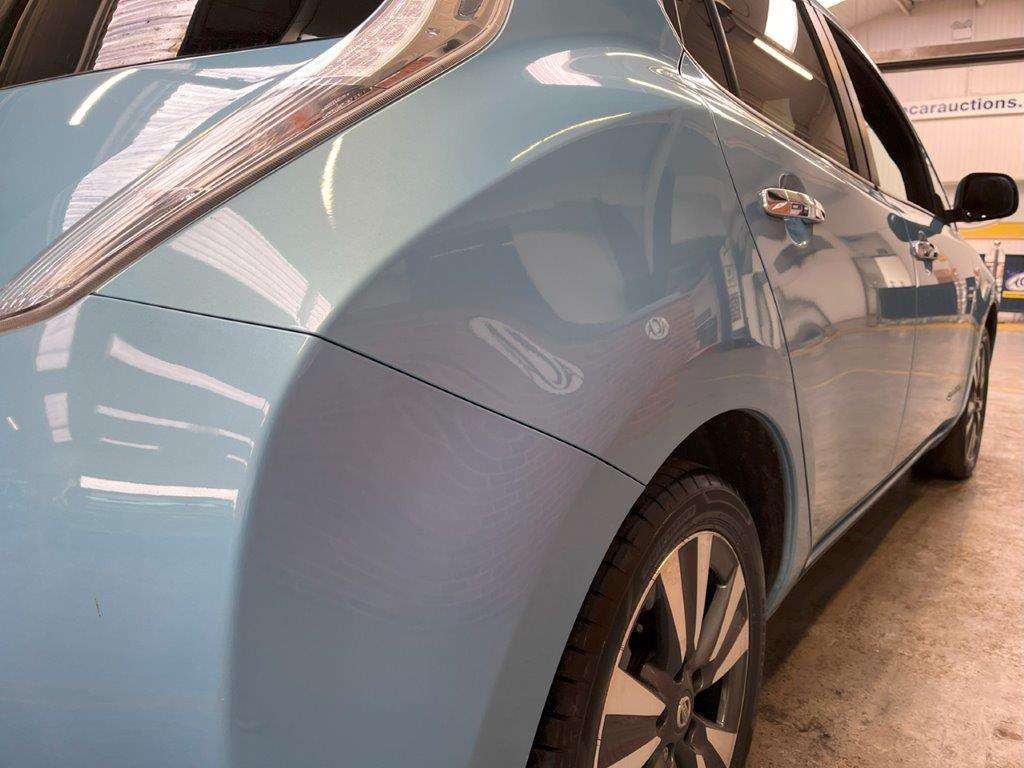 <p>2015 NISSAN LEAF TEKNA</p>