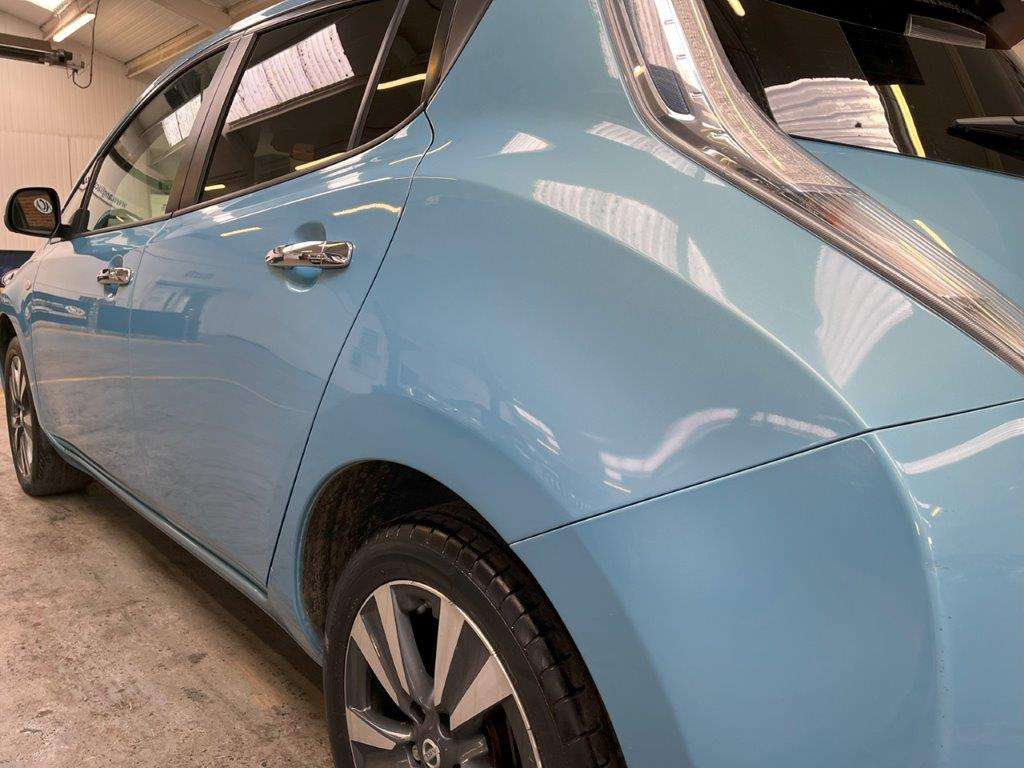 <p>2015 NISSAN LEAF TEKNA</p>