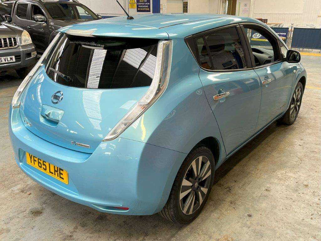 <p>2015 NISSAN LEAF TEKNA</p>