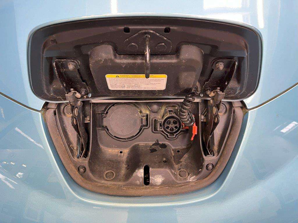 <p>2015 NISSAN LEAF TEKNA</p>