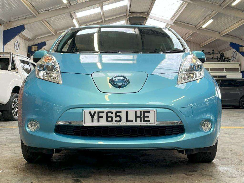 <p>2015 NISSAN LEAF TEKNA</p>