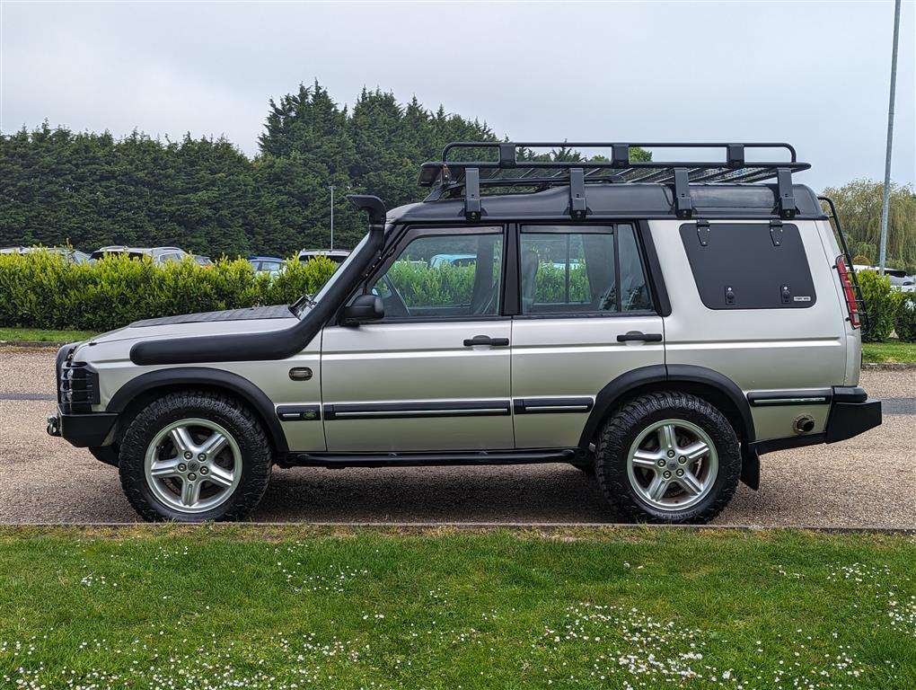 <p>1999 LAND ROVER DISCOVERY TD5 GS</p>