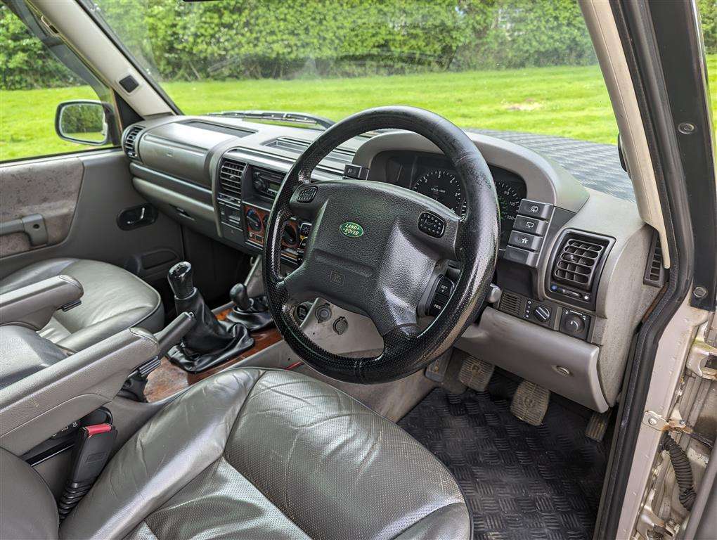 <p>1999 LAND ROVER DISCOVERY TD5 GS</p>