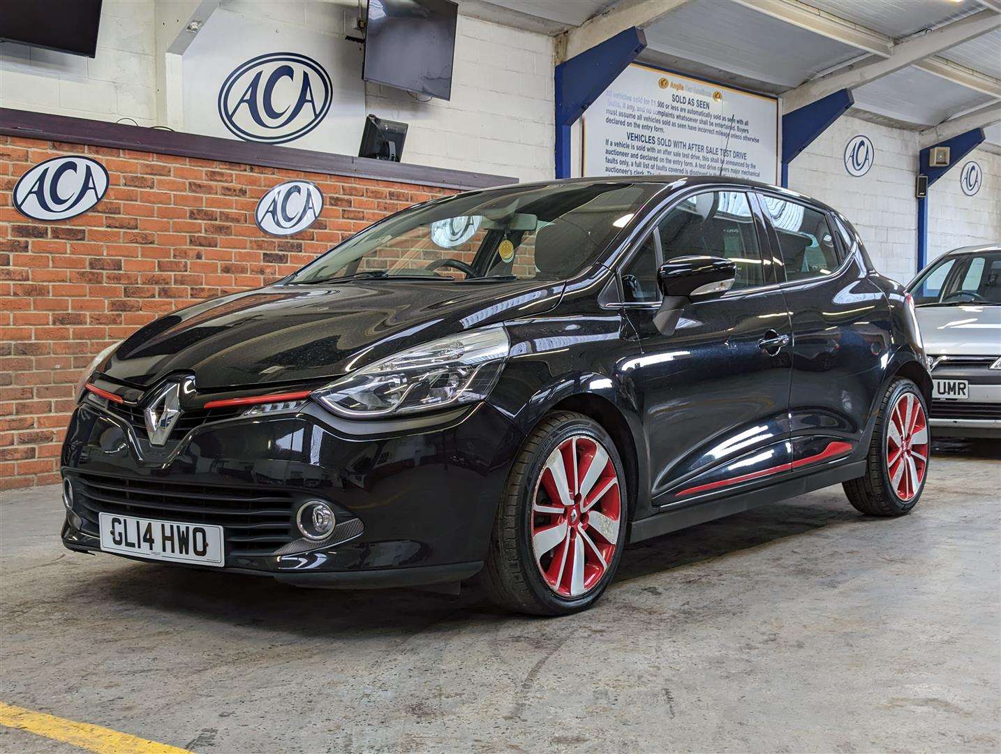 <p>2014 RENAULT CLIO D-QUE S M-NAV NRG TC</p>