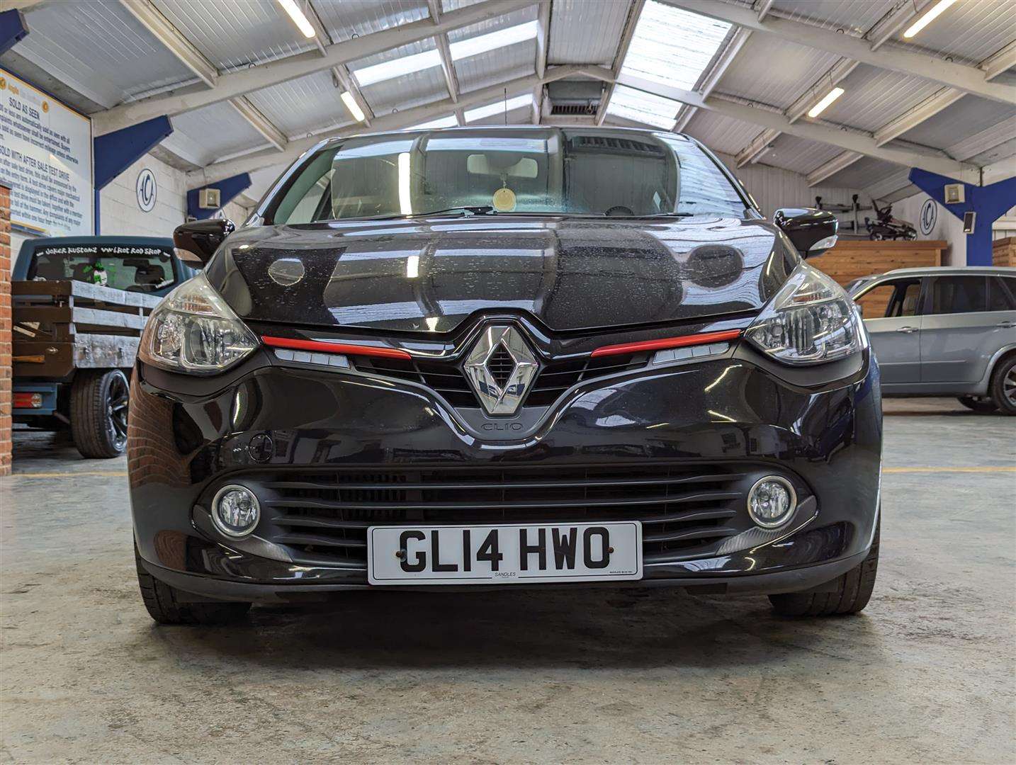 <p>2014 RENAULT CLIO D-QUE S M-NAV NRG TC</p>