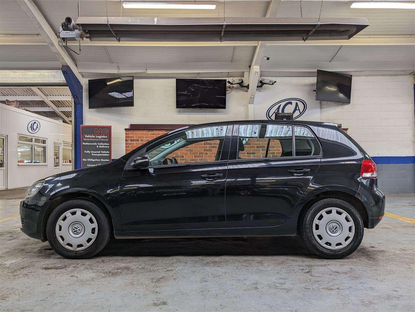 <p>2009 VOLKSWAGEN GOLF S TDI</p>