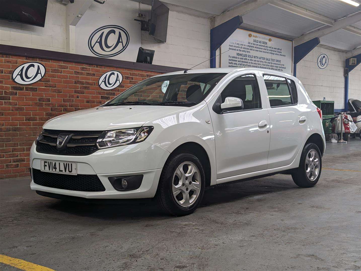 <p>2014 DACIA SANDERO LAUREATE DCI</p>