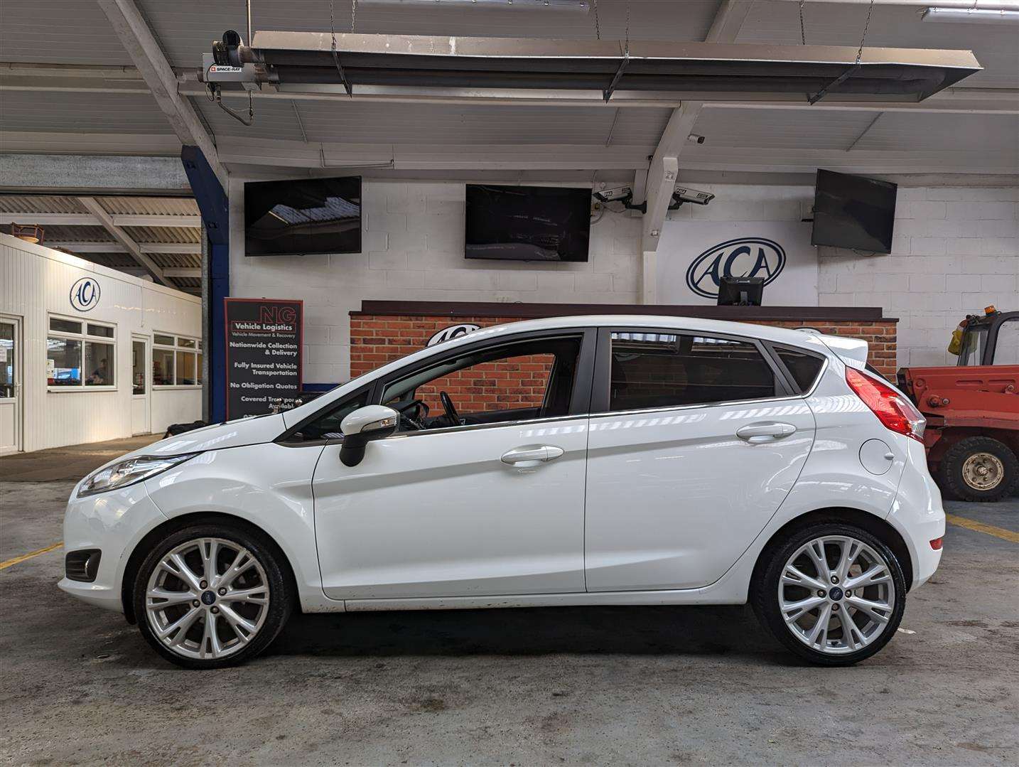 <p>2014 FORD FIESTA TITANIUM</p>