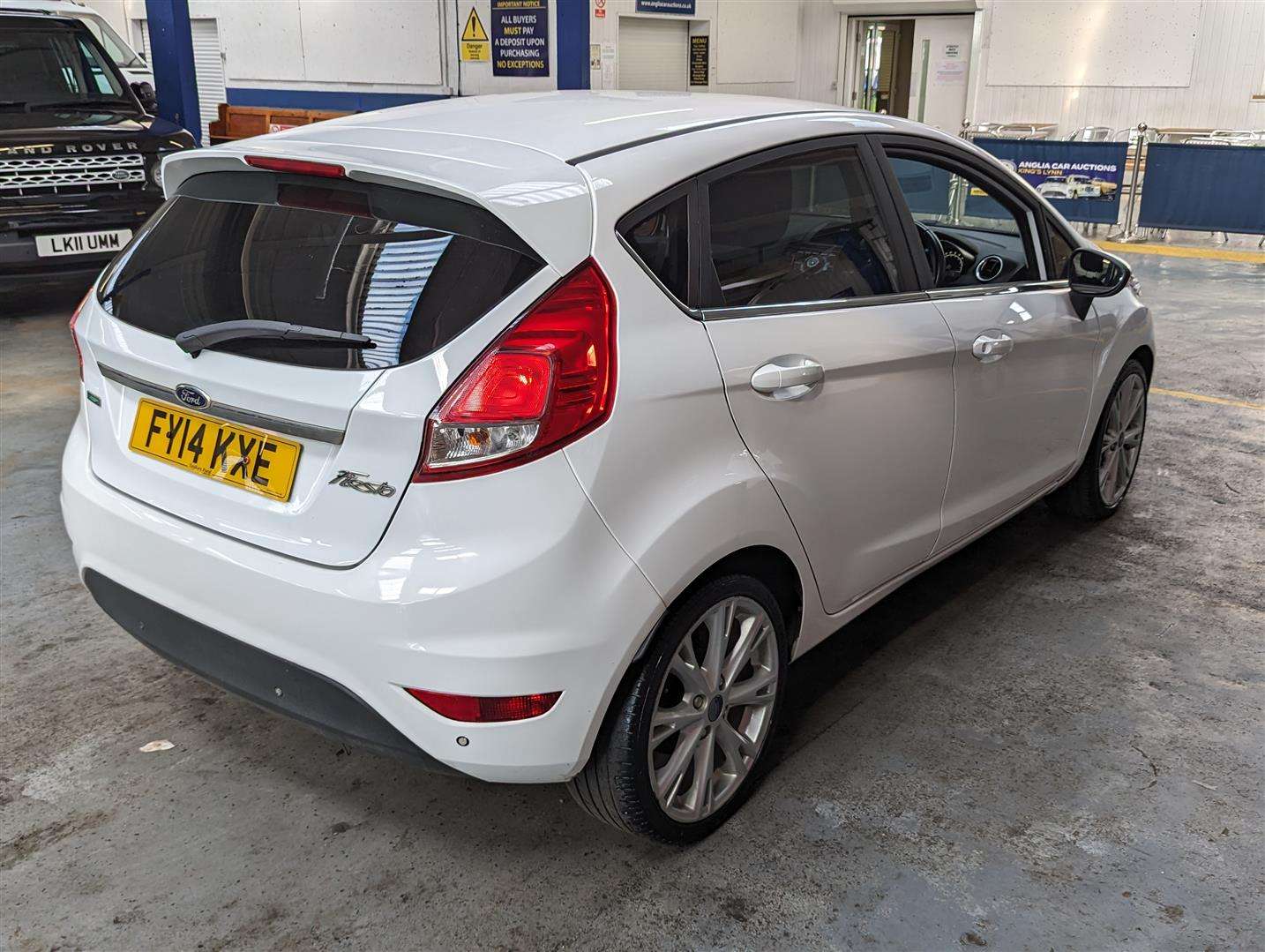 <p>2014 FORD FIESTA TITANIUM</p>