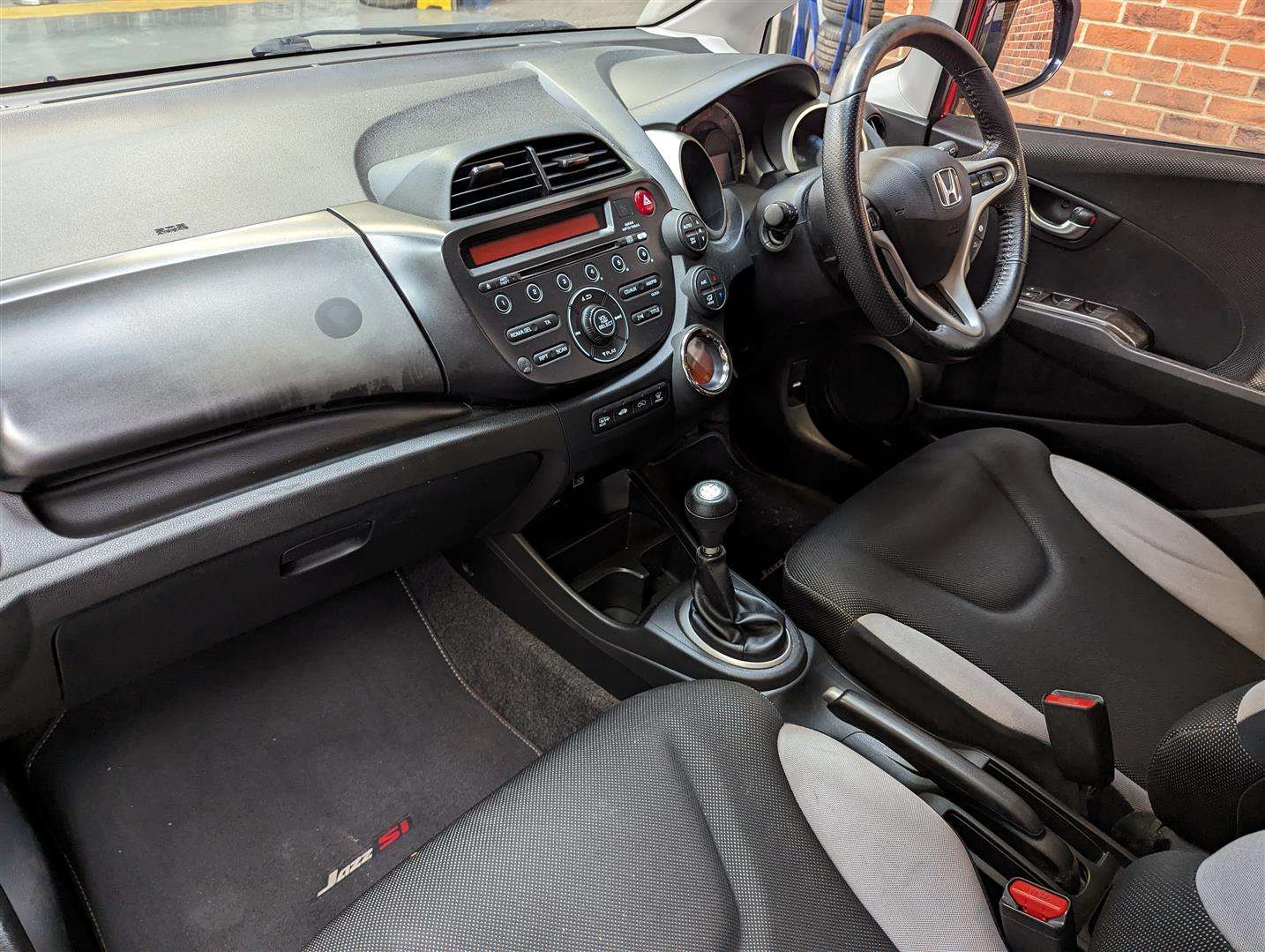 <p>2014 HONDA JAZZ SI I-VTEC</p>