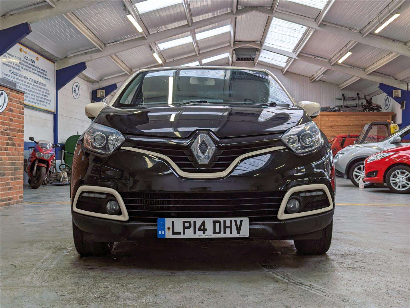 <p>2014 RENAULT CAPTURD-QUE S M-NAV NRG D</p>