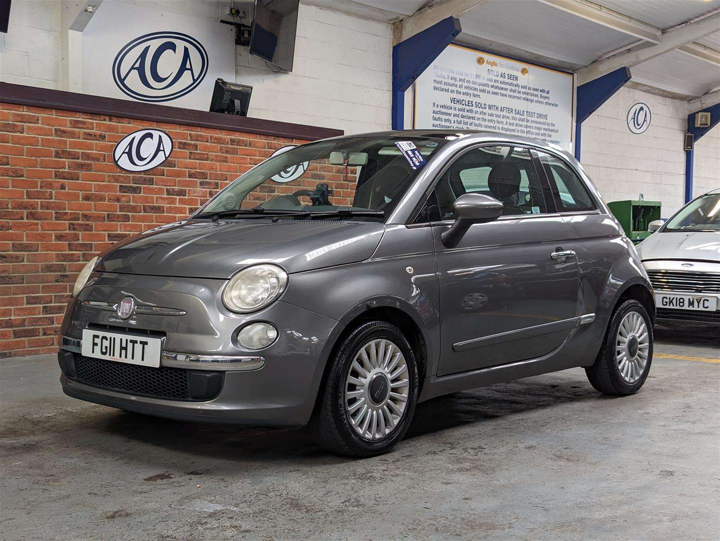 <p>2011 FIAT 500 LOUNGE S-A</p>