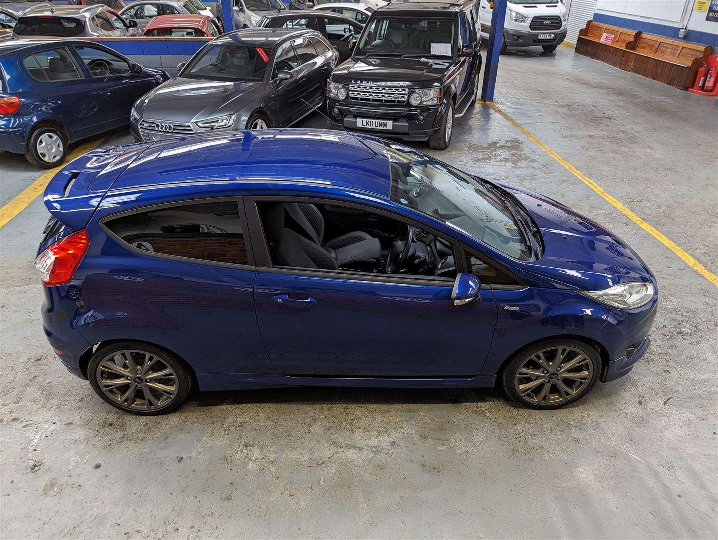 <p>2017 FORD FIESTA ST-LINE</p>