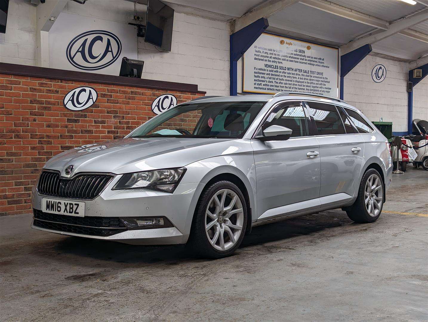 <p>2016 SKODA SUPERB SE BUSINESS TDI</p>