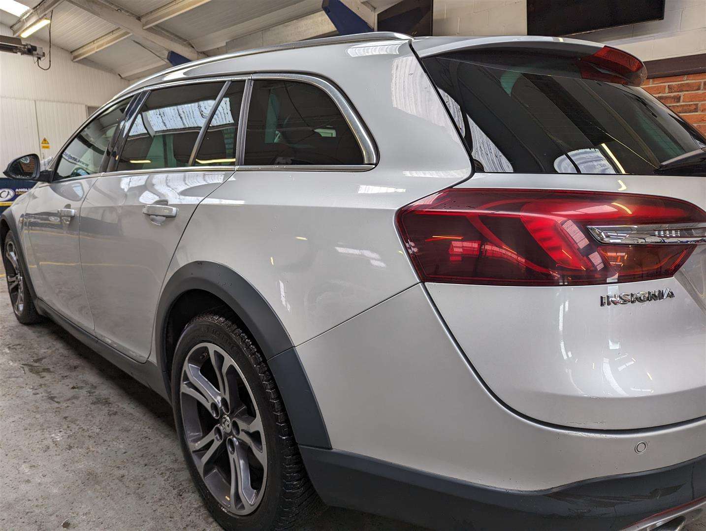 <p>2015 VAUXHALL INSIGNIA COUNTRY TOURER C</p>