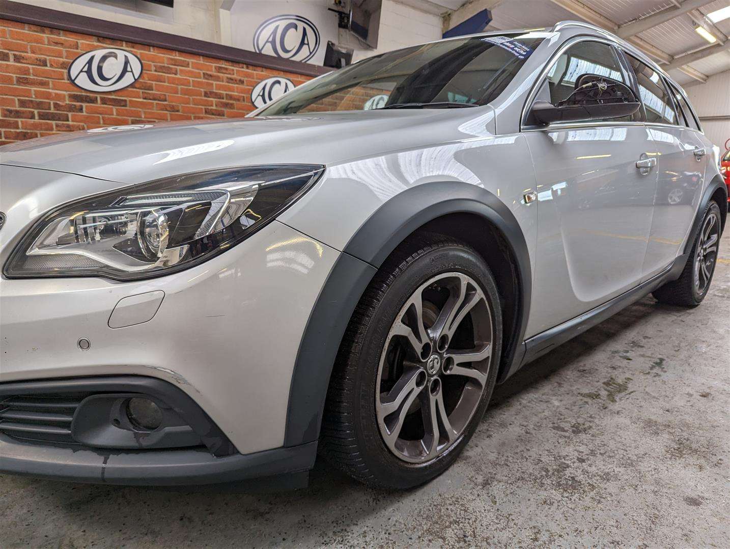 <p>2015 VAUXHALL INSIGNIA COUNTRY TOURER C</p>