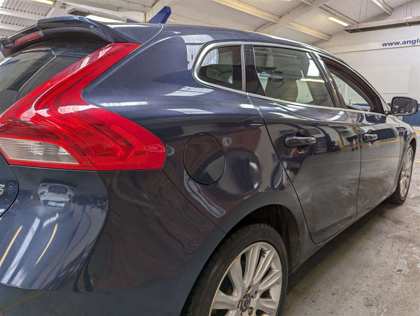 <p>2014 VOLVO V40 SE LUX NAV D3 SOLD</p>