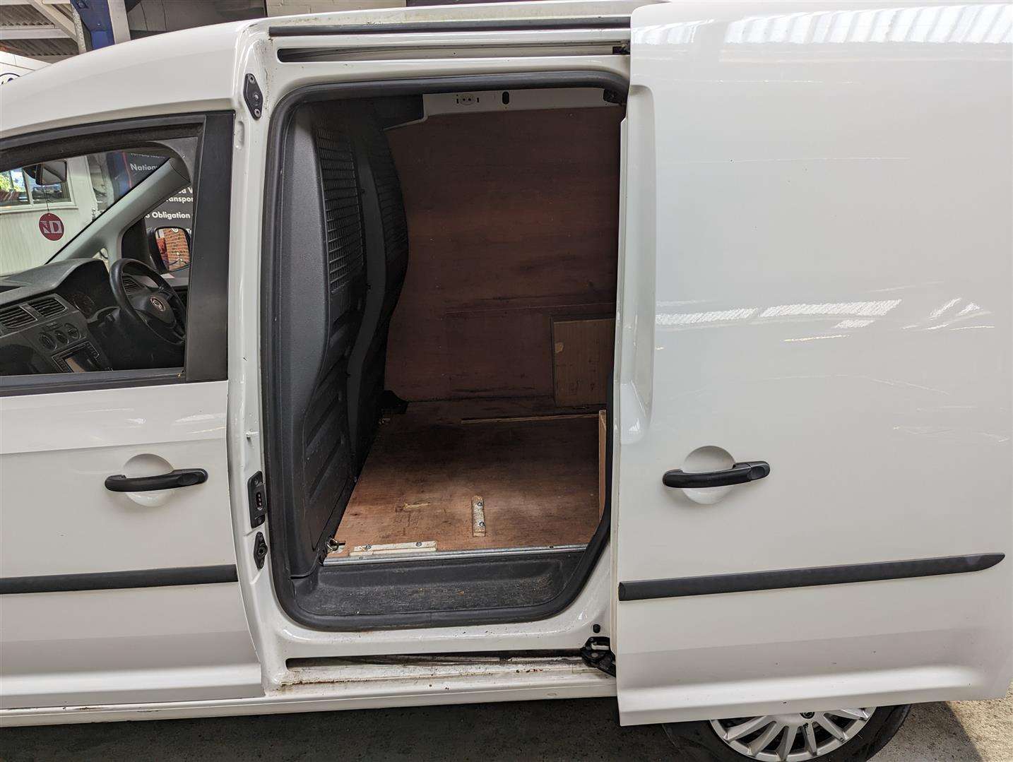 <p>2016 VOLKSWAGEN CADDY C20 STARTLINE TDI</p>