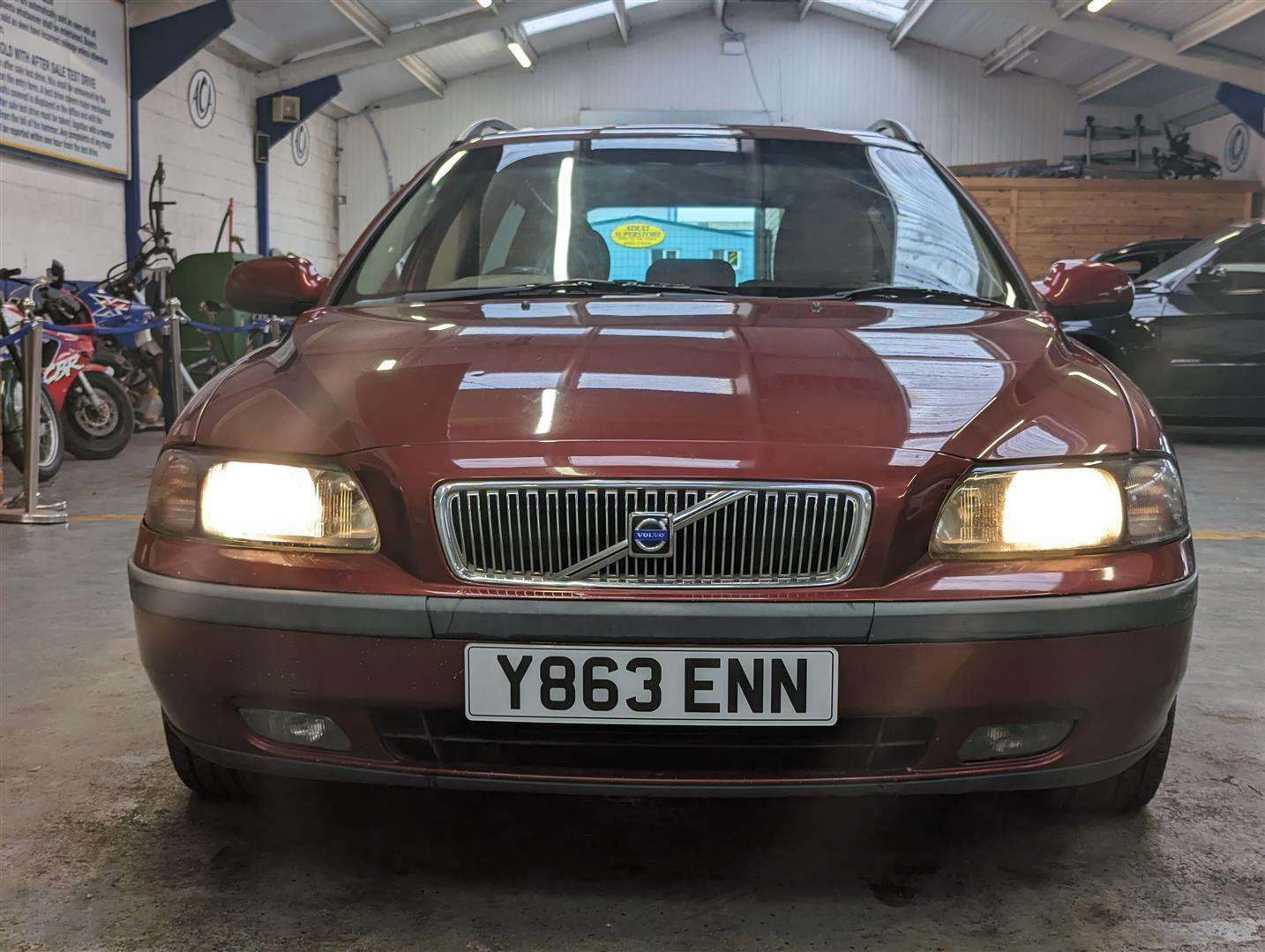 <p>2001 VOLVO V70</p>