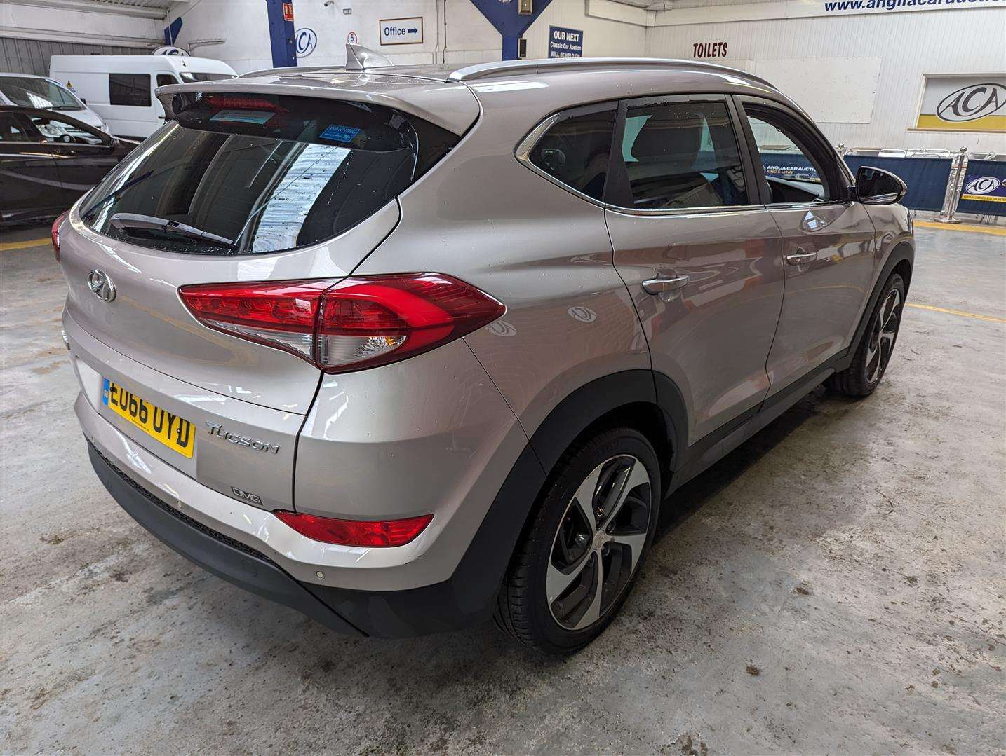 <p>2016 HYUNDAI TUCSON PREM BDRIVE 2WD CR</p>