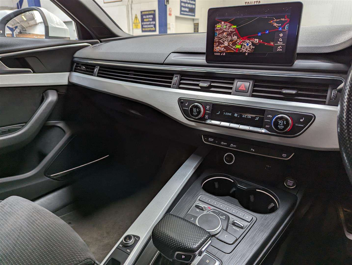 <p>2019 AUDI A4 S LINE 40 TDI S-A</p>