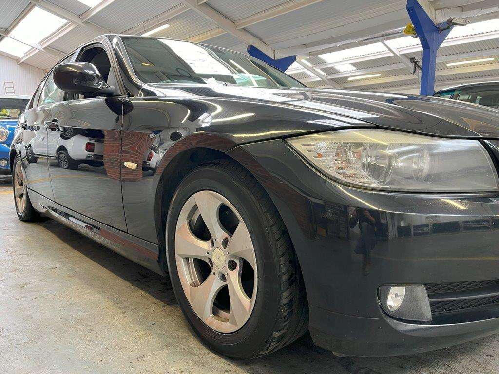 <p>2011 BMW 320D EFFICIENTDYNAMICS</p>