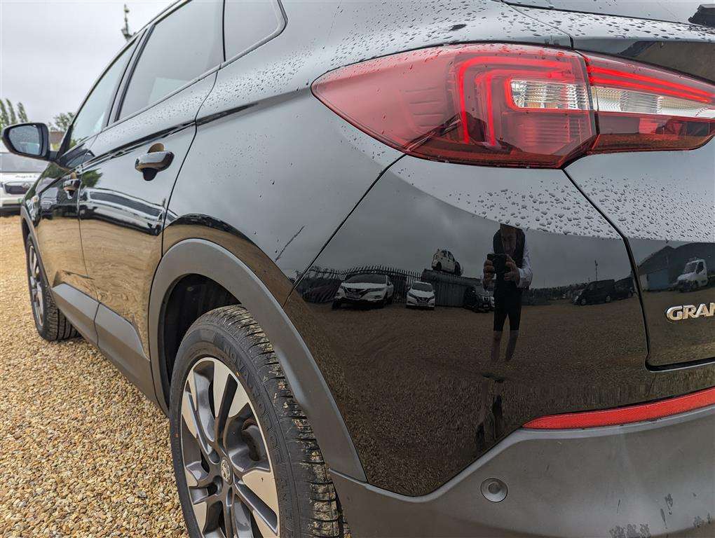 <p>2020 VAUXHALL GRANDLAND X SRI NAV TURBO</p>