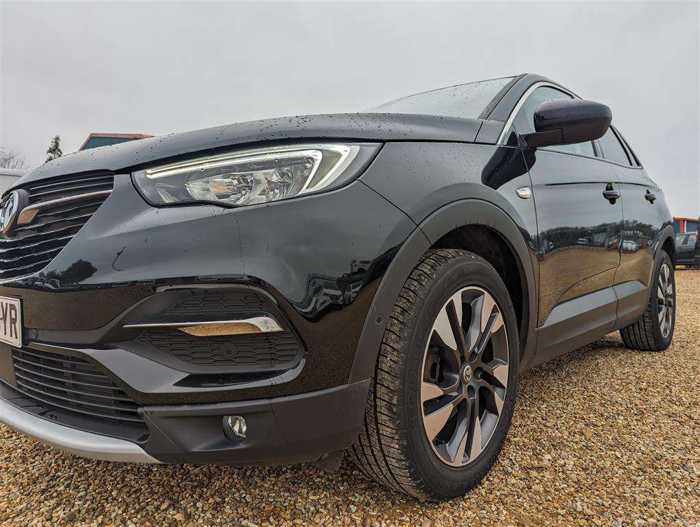 <p>2020 VAUXHALL GRANDLAND X SRI NAV TURBO</p>