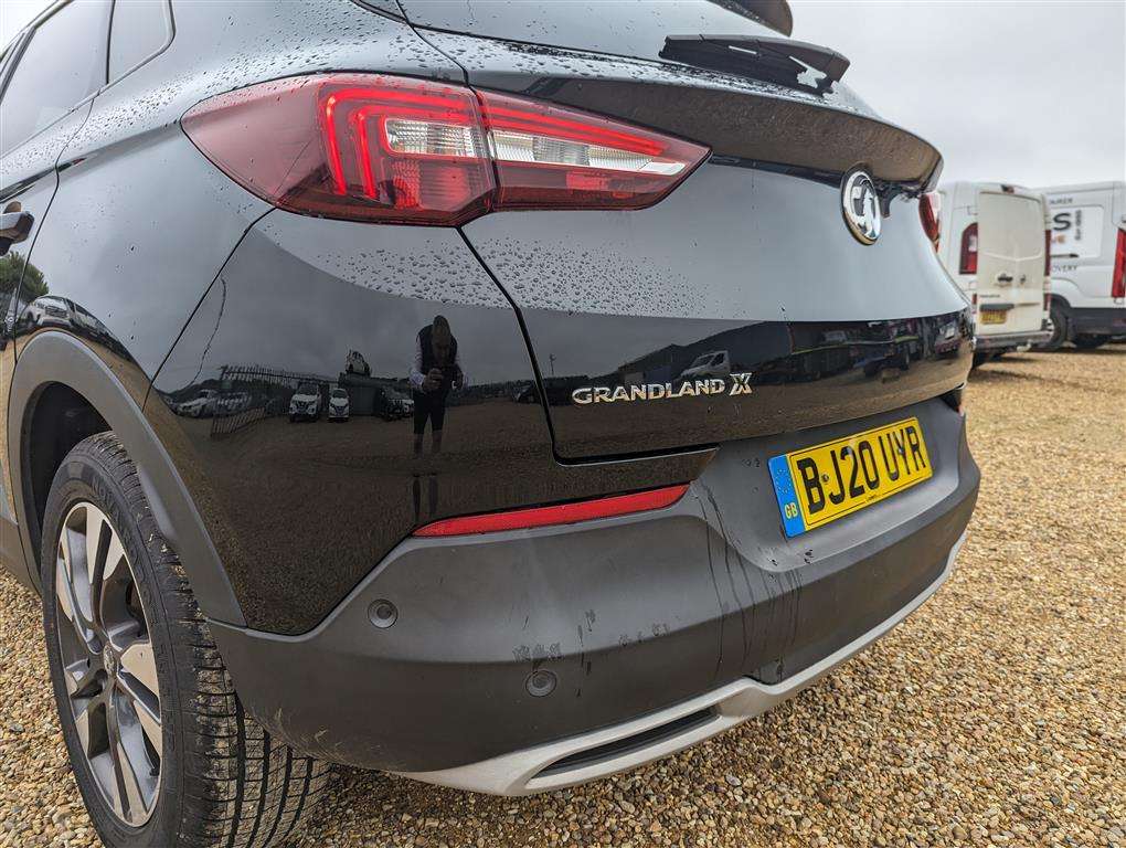 <p>2020 VAUXHALL GRANDLAND X SRI NAV TURBO</p>