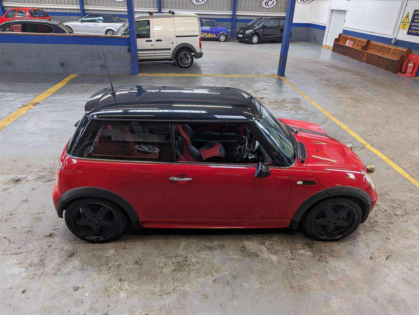 <p>2003 MINI COOPER</p>