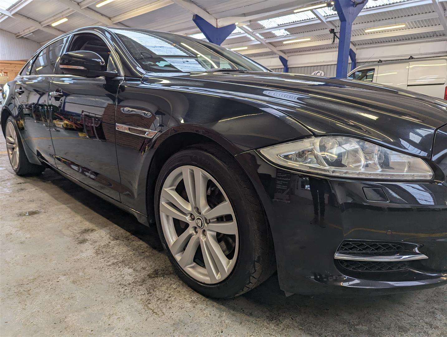 <p>2010 JAGUAR XJ PREMIUM LUXURY V6 D A</p>