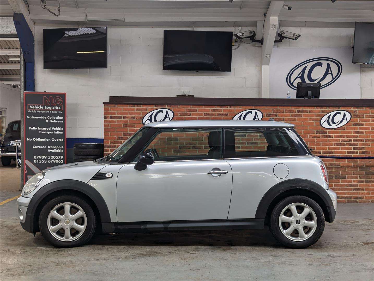 <p>2009 MINI ONE</p>