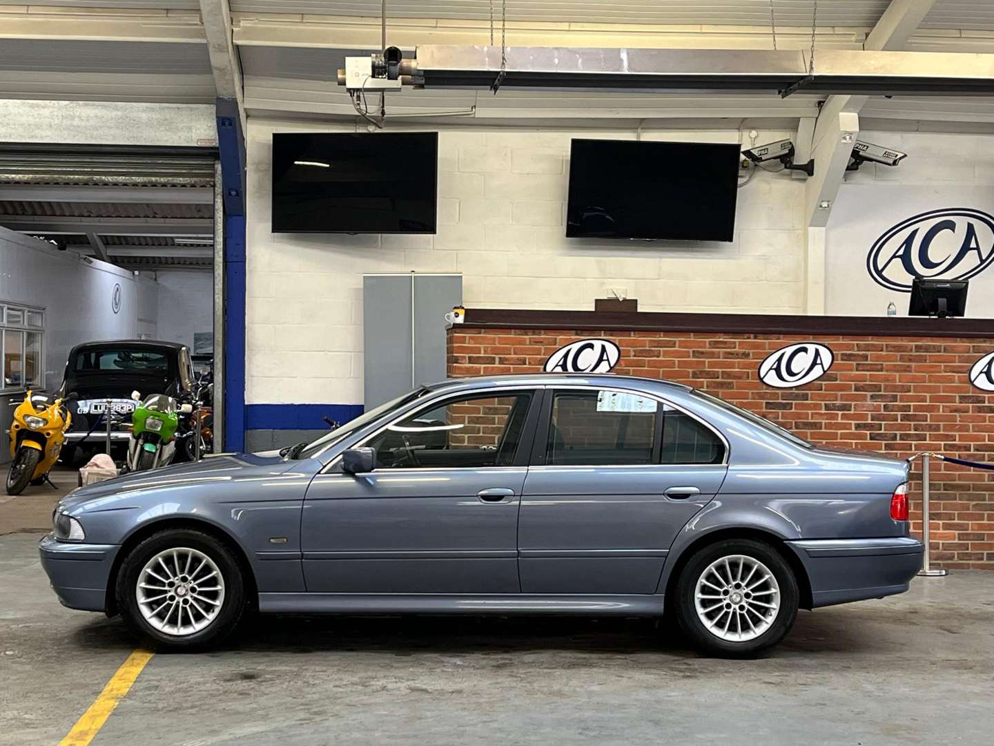 <p>2001 BMW 525I SE AUTO</p>