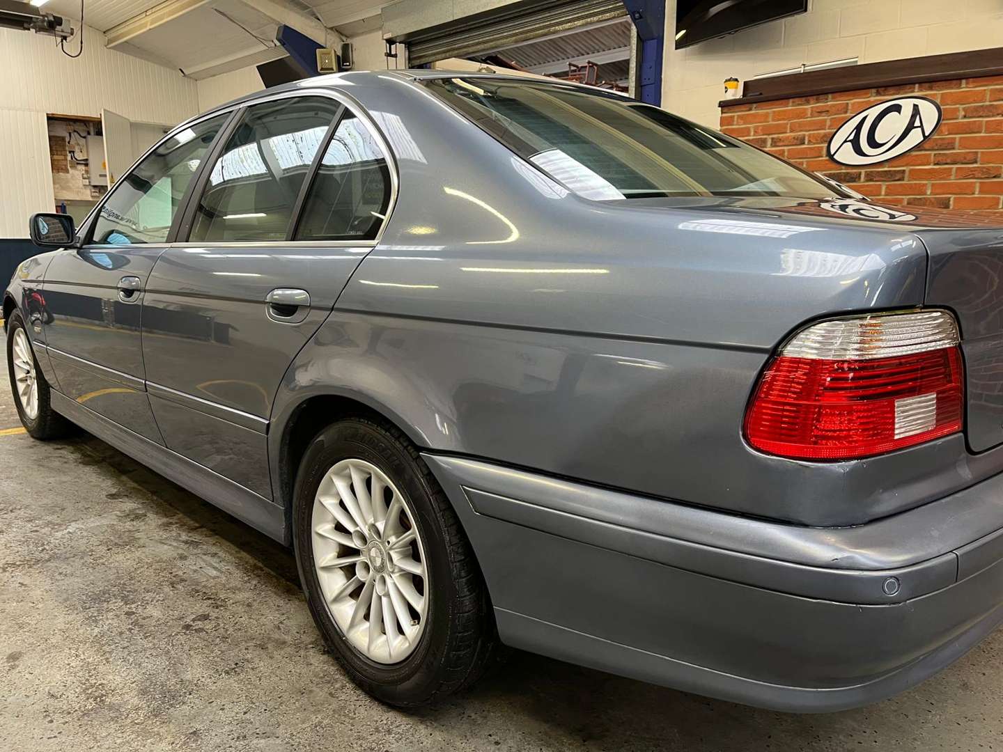 <p>2001 BMW 525I SE AUTO</p>