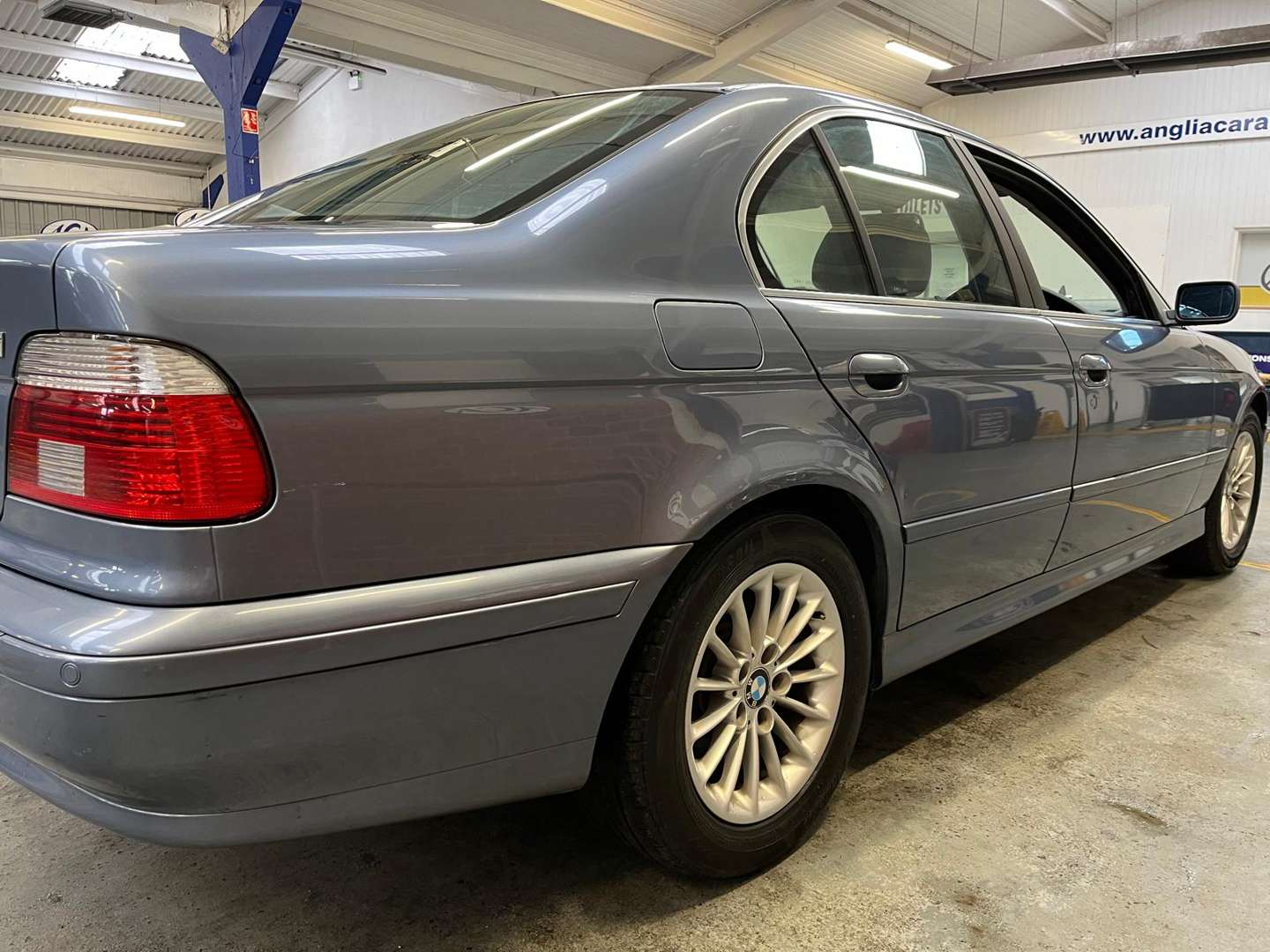 <p>2001 BMW 525I SE AUTO</p>