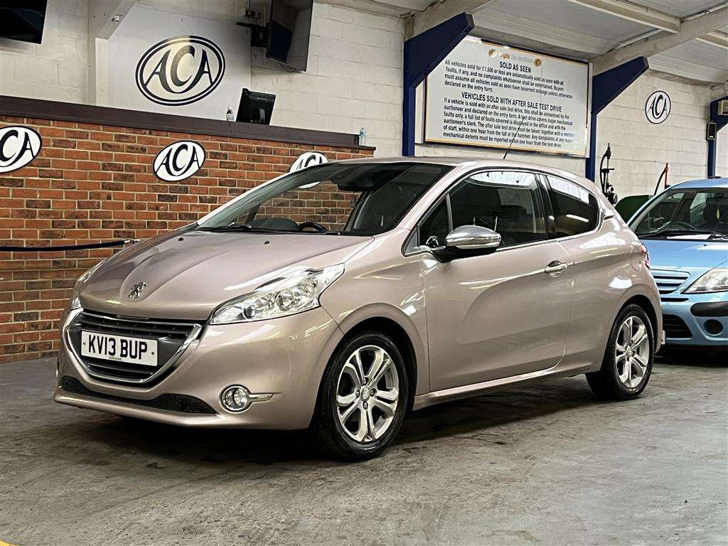 <p>2013 PEUGEOT 208 ALLURE</p>