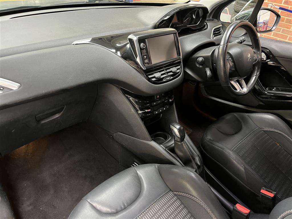 <p>2013 PEUGEOT 208 ALLURE</p>