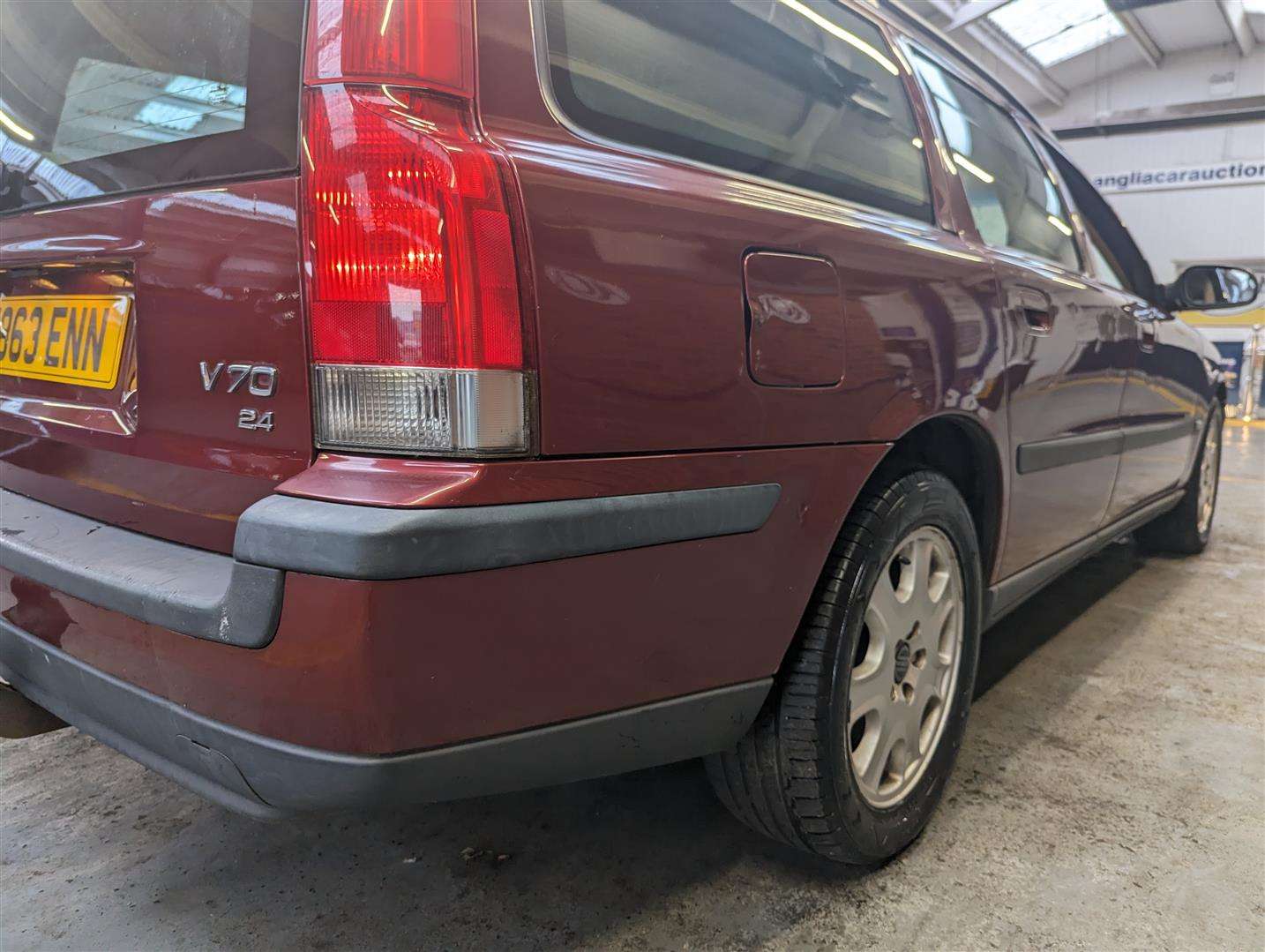 <p>2001 VOLVO V70</p>