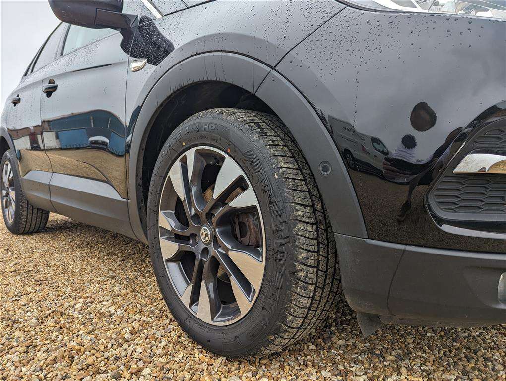 <p>2020 VAUXHALL GRANDLAND X SRI NAV TURBO</p>