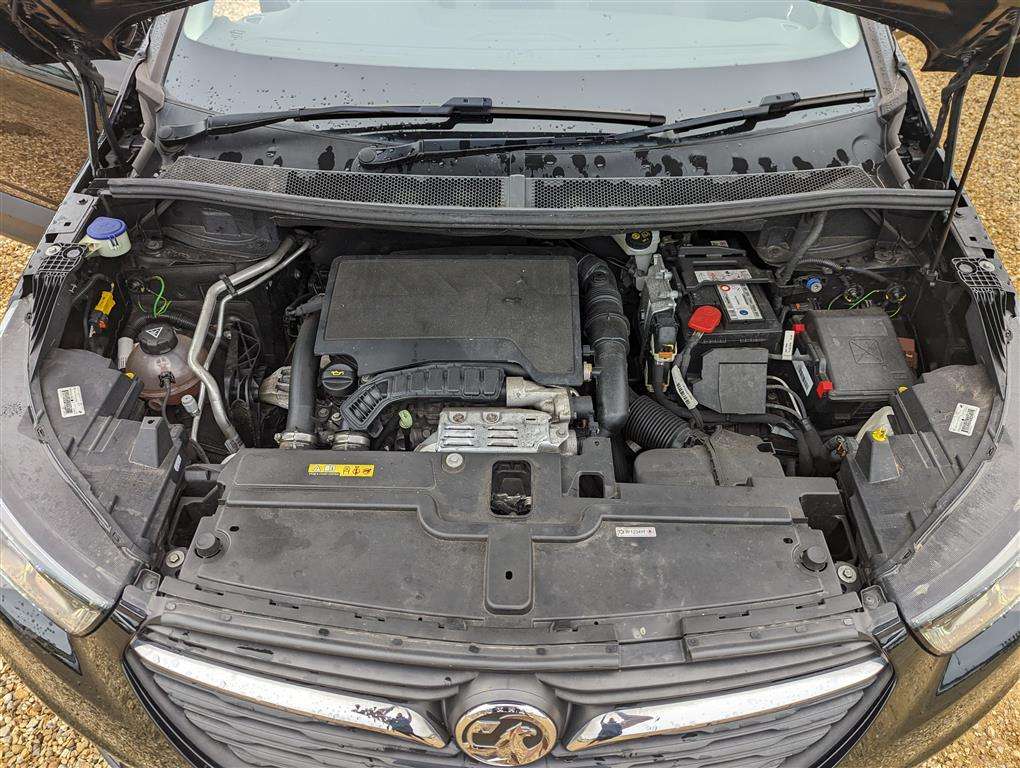 <p>2020 VAUXHALL GRANDLAND X SRI NAV TURBO</p>